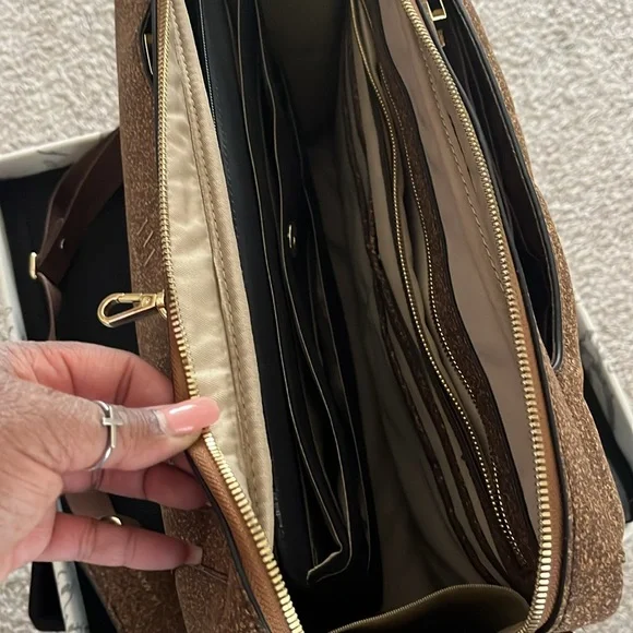 La Mansio Brown Cork Convertible Bag - Picture 9 of 12